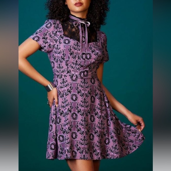 Her Universe Disney The Haunted Mansion Madame Leota Dress Plus Size Halloween - Picture 2 of 6